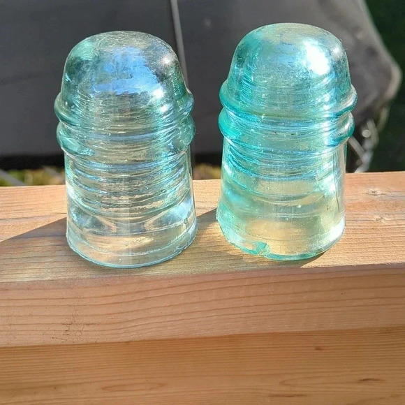 Pair  of Vintage Insulators - Picture 2 of 3